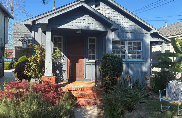 Charming Midtown Cottage - 1 bedroom/1 bath