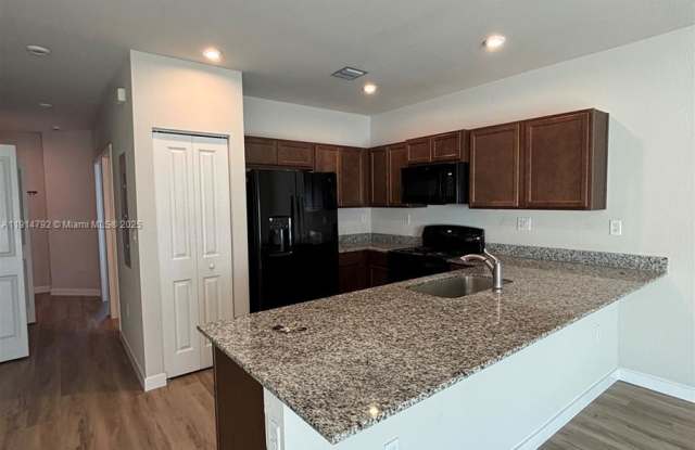 1021 Northeast 5th Avenue