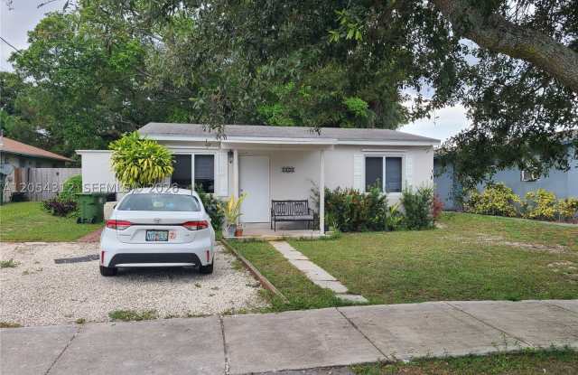 428 NW 21st Ter