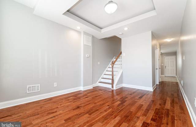 1107 N COLLINGTON Avenue