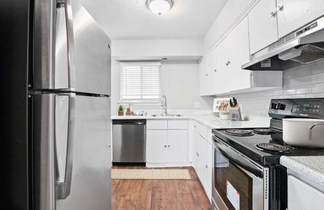 MacArthur Place at 183