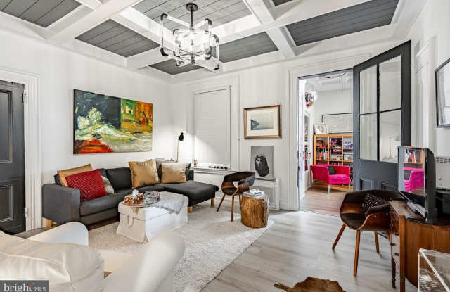 Photo of 305 S WALNUT ST #3