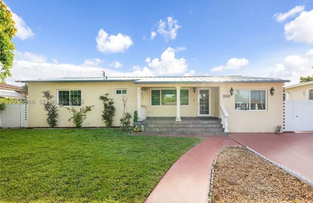 5862 W 2nd Ct