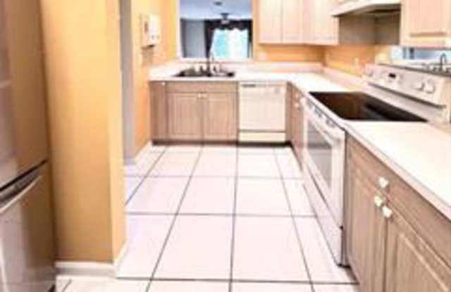 9806 Northwest 1st Manor