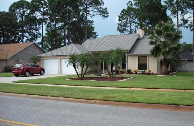 REDUCED North Shore 3B/2Bth