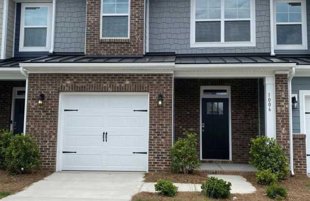 1006 Moffatt Lane