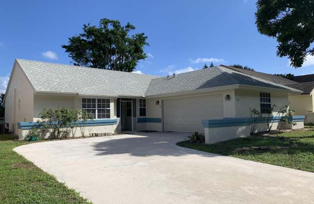 Photo of 1824 Edgewater Drive