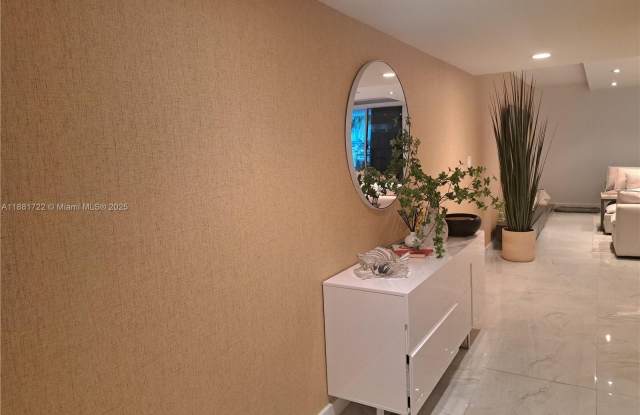 Photo of 468 Golden Isles Dr