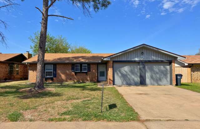 Lovely home in Expressway Village offering 3 bedrooms and a Jack & Jill bathroom.