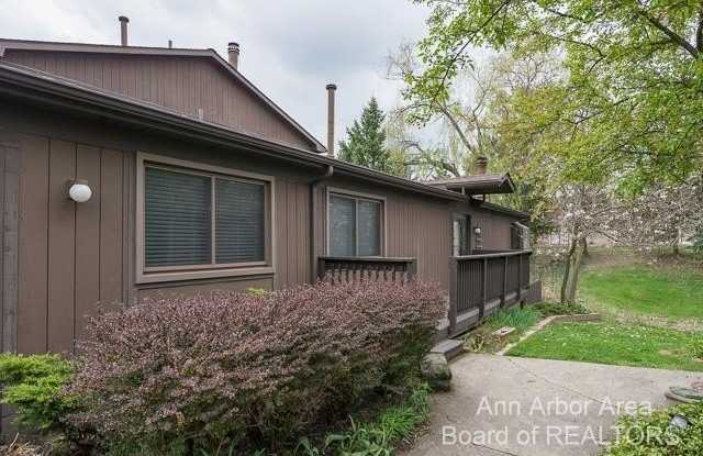 2520 Traver Boulevard