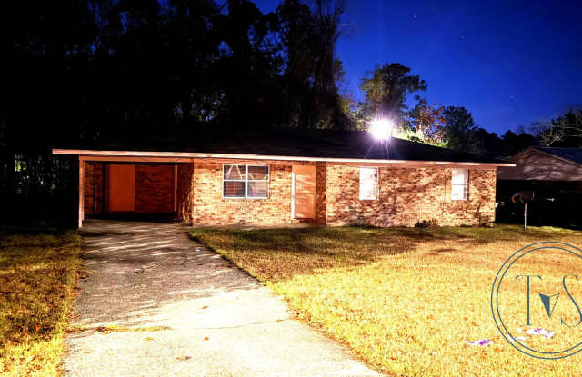 Photo of 619 N Cypress St, Jesup, GA