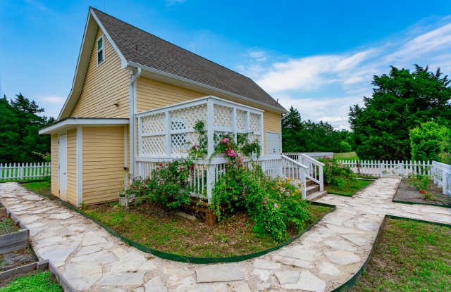 404 North Meyersville Road