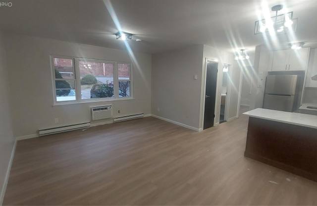 203 Ludingtonville Road unit: 1D