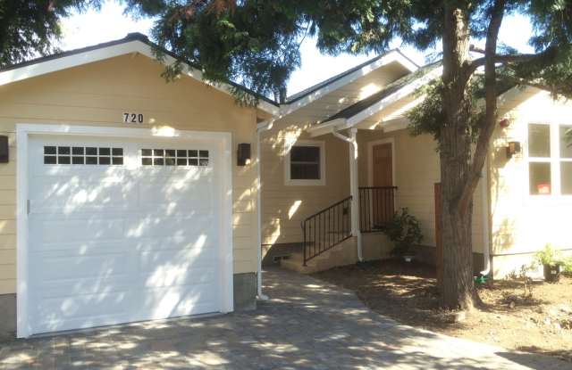2 Bed 2 Bath House Downtown Palo Alto in Crescent Park.