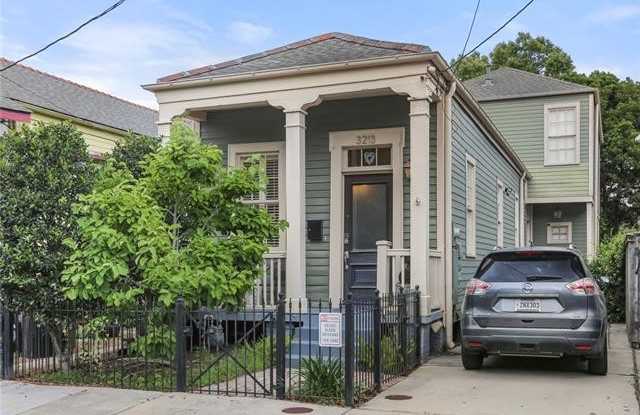 3213 ANNUNCIATION Street