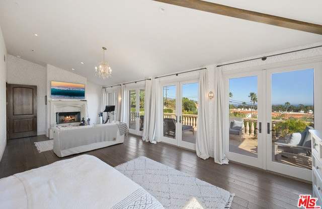 6401 Zumirez Dr