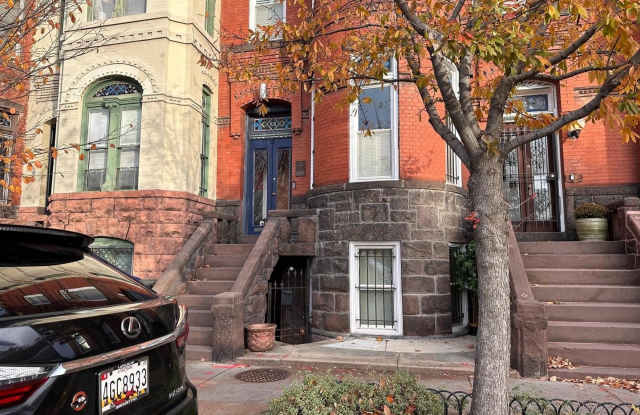 Photo of 830 D ST SE #UNIT B