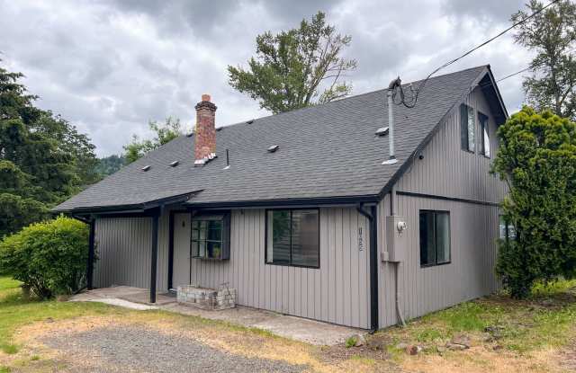 3BD/2BA LARGE HOME IN LEBANON