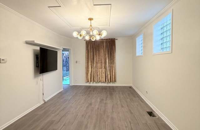 642 N Dearborn Street