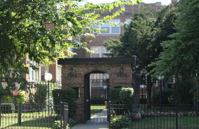 East Edgewater Two Bedroom - 5654 North Ridge Avenue, Chicago, IL 60660