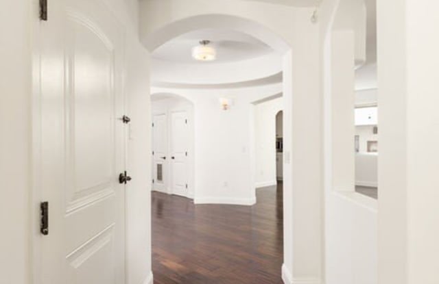 320 S SWALL Dr unit: 2