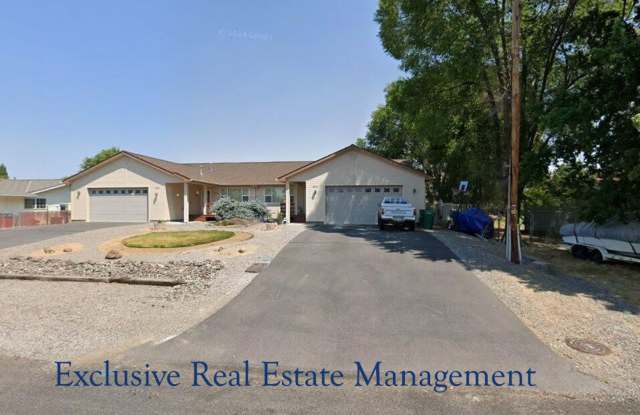 2 Bedroom Duplex with Garage