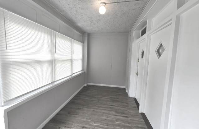 259 W RUSCOMB Street unit: 1