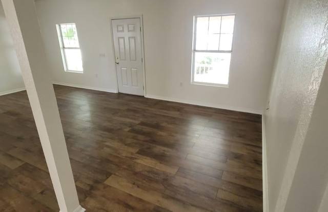 1004 PARK CENTRAL CIRCLE