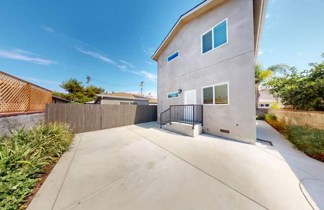 Photo of 4BD/2BA with designated yard space!