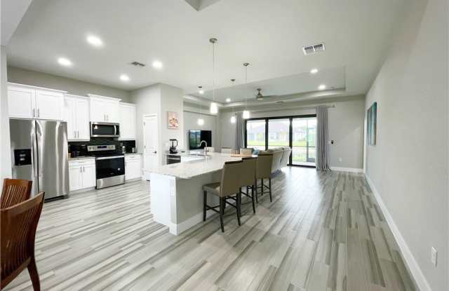 812 SW 8th Place