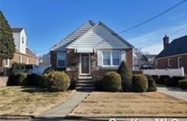 271 Claflin Boulevard - 271 Claflin Boulevard, Franklin Square, NY 11010