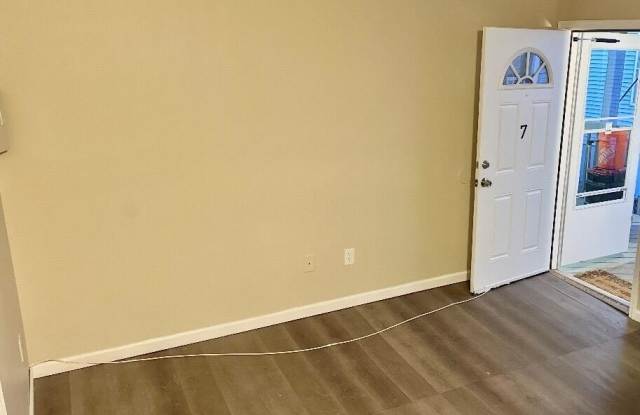 39 Sampson Avenue unit: 7