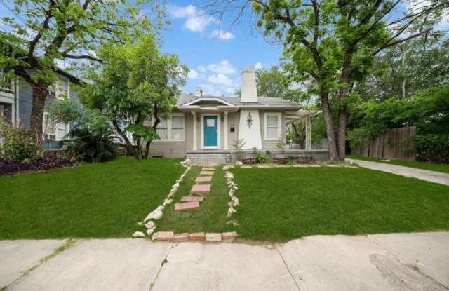 Photo of 629 East Woodlawn Avenue