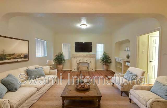 2080 Chestnut Ave.