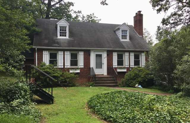 312 N HIGHLAND Street