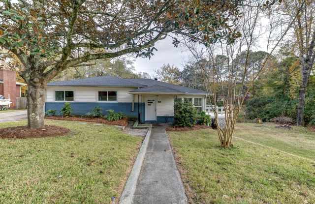 Photo of 1045 Riverview Drive