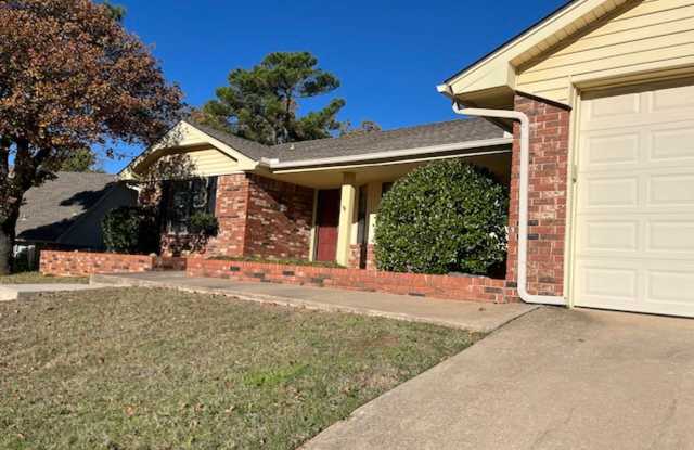 Beautiful 3 Bed 2.5 Bath Home in Edmond! $1675! Near Edmond Memorial HS!