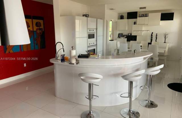 7586 NW 113th Path 0, Doral, FL 33178