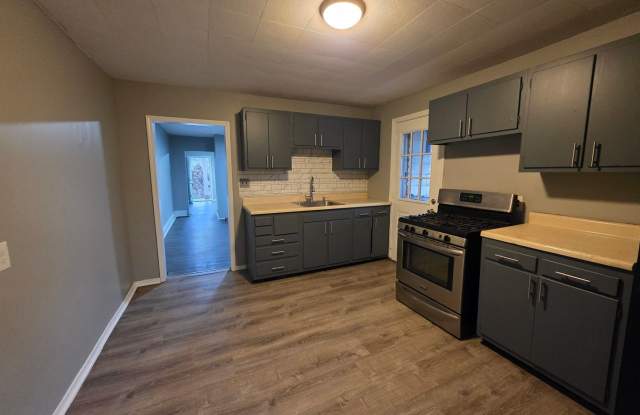 2 bedroom 1 bath townhouse for rent in the West End