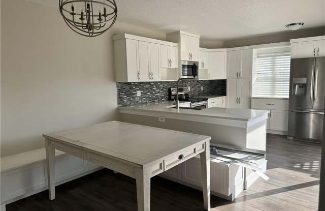 2882 SW Lakemont Place