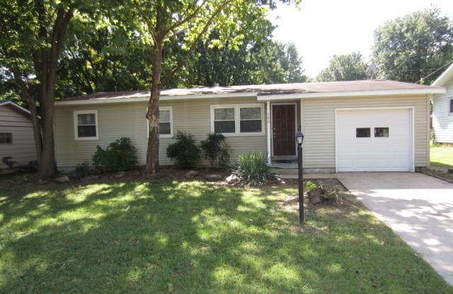 526 E Edgewood St - 526 East Edgewood Street, Springfield, MO 65807