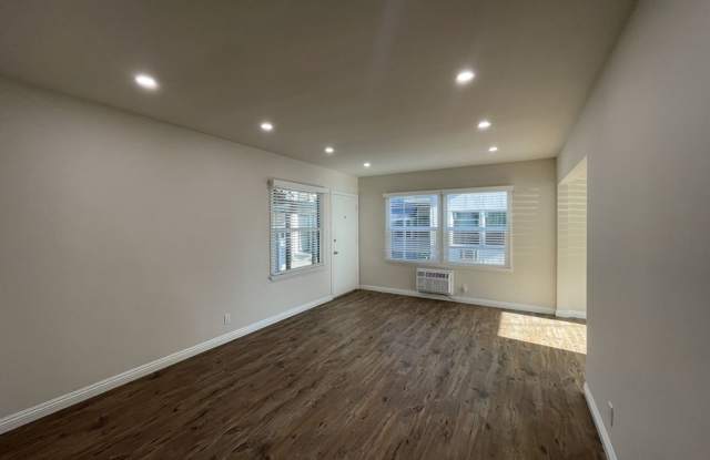 7123-7129 Hazeltine Ave. *