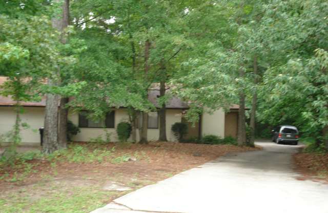103 Arbor Gate: 2BD, 2BA ranch-style duplex on level, wooded, corner lot in cul-de-sac. Perfect, central Peachtree City location! Available SOON!