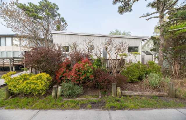 581 Bayberry Walk