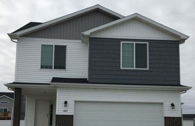 Eaglewood 3 level single family home