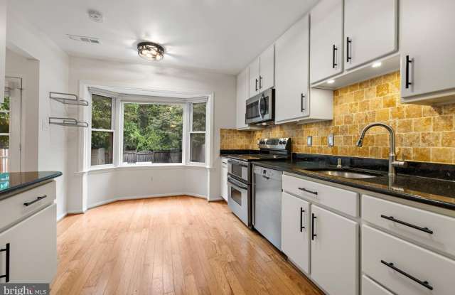 Photo of 7547 CODDLE HARBOR LN