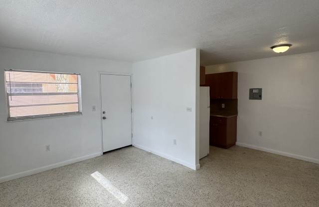 735 West 15th Street - 735-4