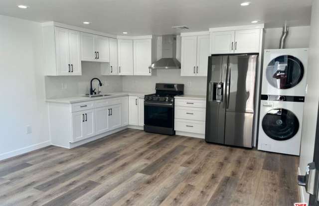 Photo of 7718 N Glenoaks Blvd