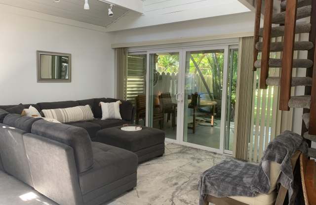 24 Puamelia Place