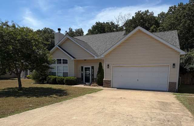 Fenced home close to post!